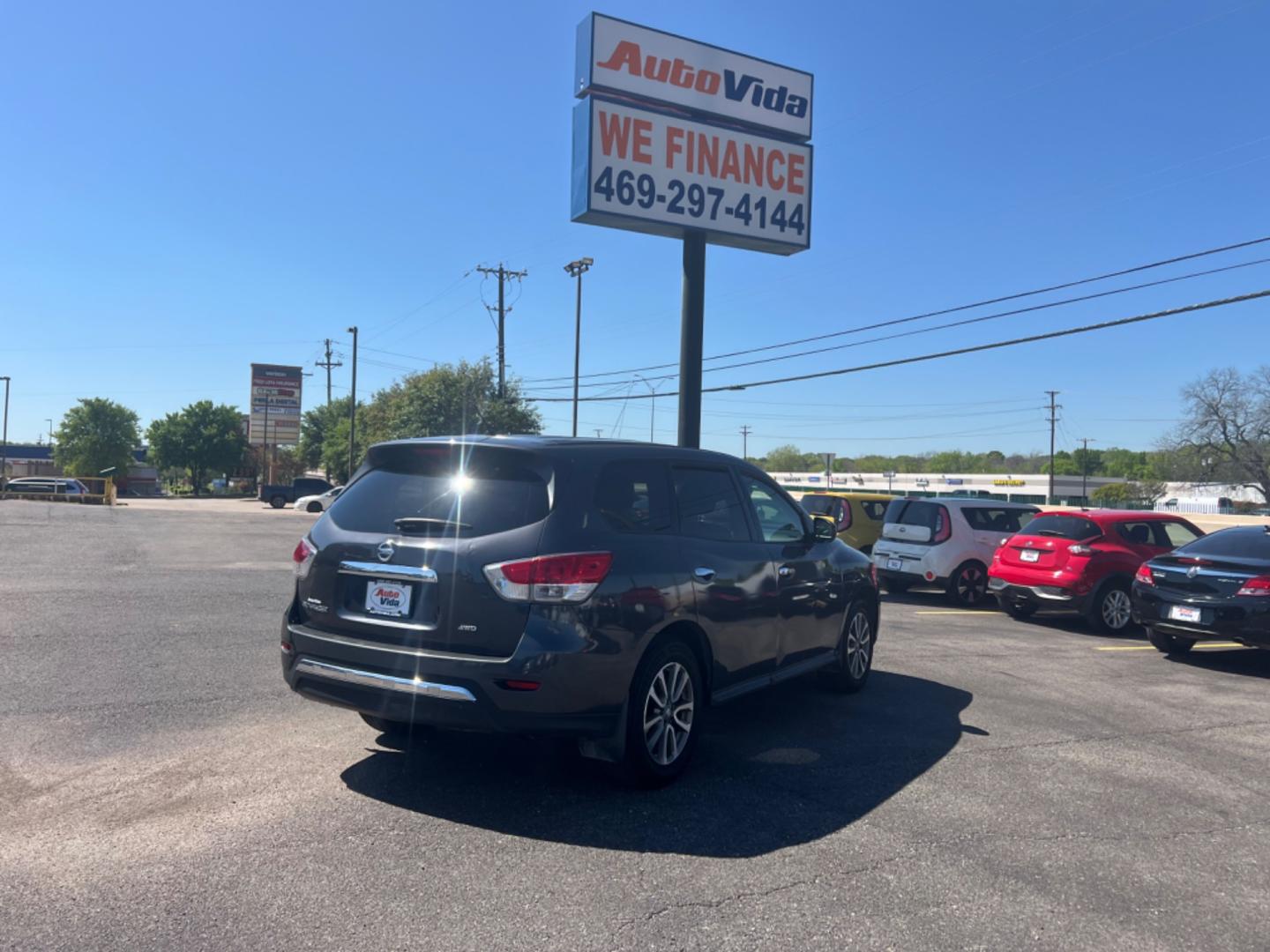 2014 GRAY Nissan Pathfinder S 4WD (5N1AR2MMXEC) with an 3.5L V6 DOHC 24V engine, Continuously Variable Transmission transmission, located at 420 I-35E, Lancaster, TX, 75146, (469) 297-4144, 32.593929, -96.823685 - Photo#6